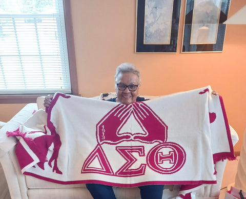 Cream/Crimson Delta Throw